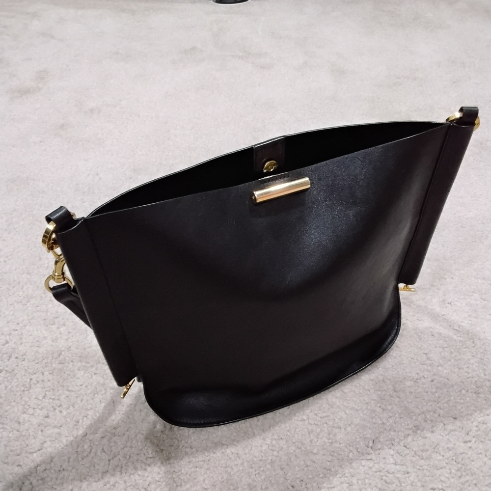 Stuart Weitzman Elegant Black Leather T Bag